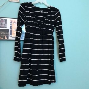 Black & white maternity/nursing night shirt